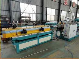 HDPE 110mm einzelne Wand-gewölbte Rohr-Extruder-Verdrängungs-Linie