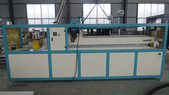PET durchlöcherte Loch-Übertragungskabel-Rohr-Extruder-Maschine Plum Blossom Grille Tubes Withs 7 oder 9
