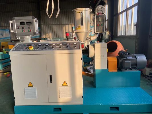 Einfädeln von Rohren mit kleinem Durchmesser HDPE-Rohrextrusionslinie Vollautomatisch