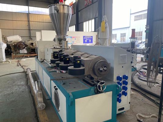 Konische Doppelschnecken-PVC-Rohr-Extrusionslinie für die Entwässerung der Wasserversorgung