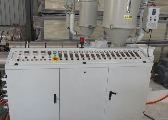Rohr-Maschinen-Kunststoffrohr-Fertigungsstraße 30kgh 17mm doppel-wandige gewölbte